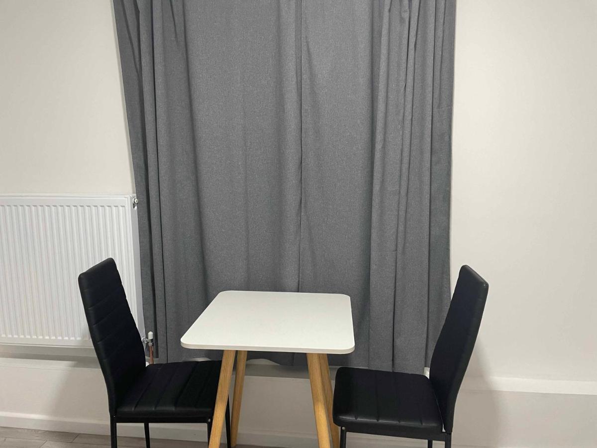 Studio Flat Private Bathroom Wc And Kitchenette 伦敦 外观 照片