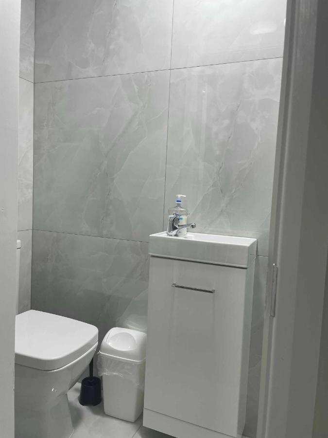Studio Flat Private Bathroom Wc And Kitchenette 伦敦 外观 照片